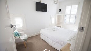 Standard Apartment, 2 Bedrooms, Non Smoking, Kitchen (Apartment 4) | 1 bedroom, iron/ironing board, WiFi (free), bed sheets - Albany Central Apartments (Albany)