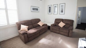 Standard Apartment, 2 Bedrooms, Non Smoking, Kitchen (Apartment 4) | Living area | Flat-screen TV, DVD player - Albany Central Apartments (Albany)