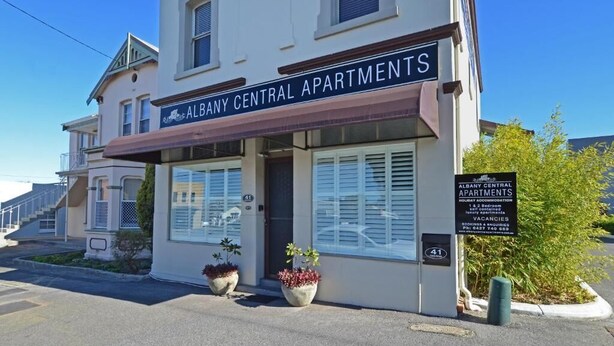A building labeled "Albany Central Apartments" with a sign indicating it offers holiday accommodation and vacancies. - Albany Central Apartments (Albany)