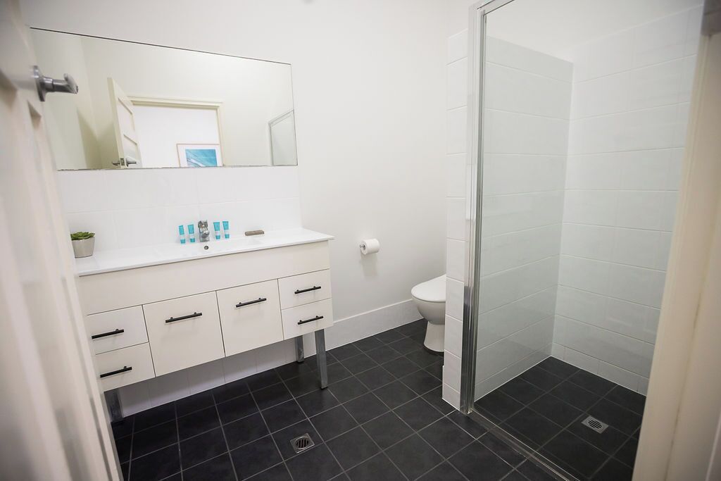 Lägenhet Standard - 1 sovrum - icke-rökare - kök (Apartment 2) | Badrum | Badkar/dusch, gratis toalettartiklar, hårtork och handdukar