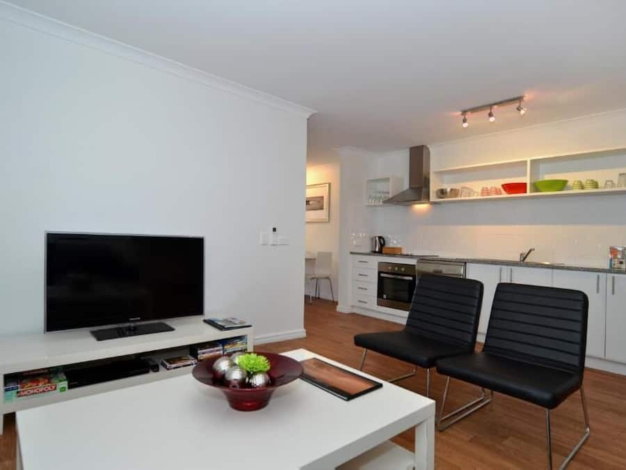 Departamento estándar, 1 habitación, para no fumadores, cocina (Apartment 3) | Área de sala de estar | Televisión de pantalla plana y reproductor de DVD