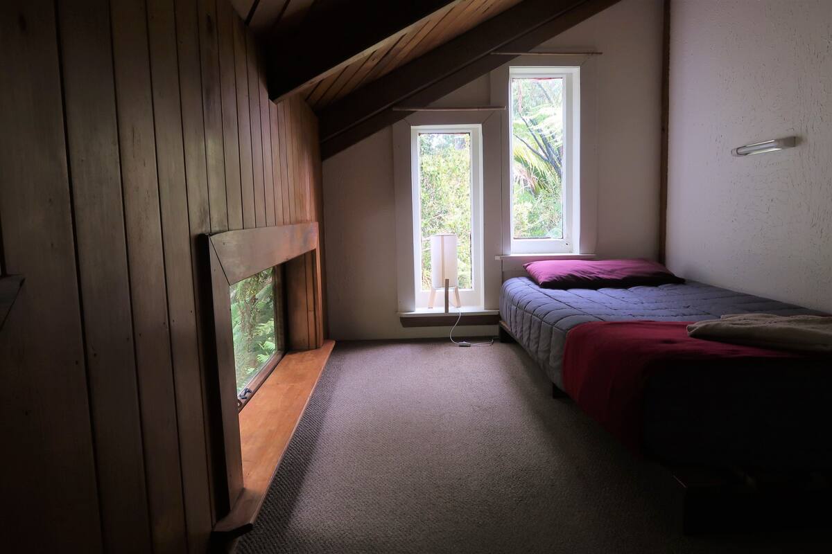 Standard Room, Non Smoking, Shared Bathroom (Te Nikau Loft) | WiFi (free)