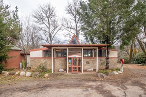 Chambre, dortoir mixte | Balcon