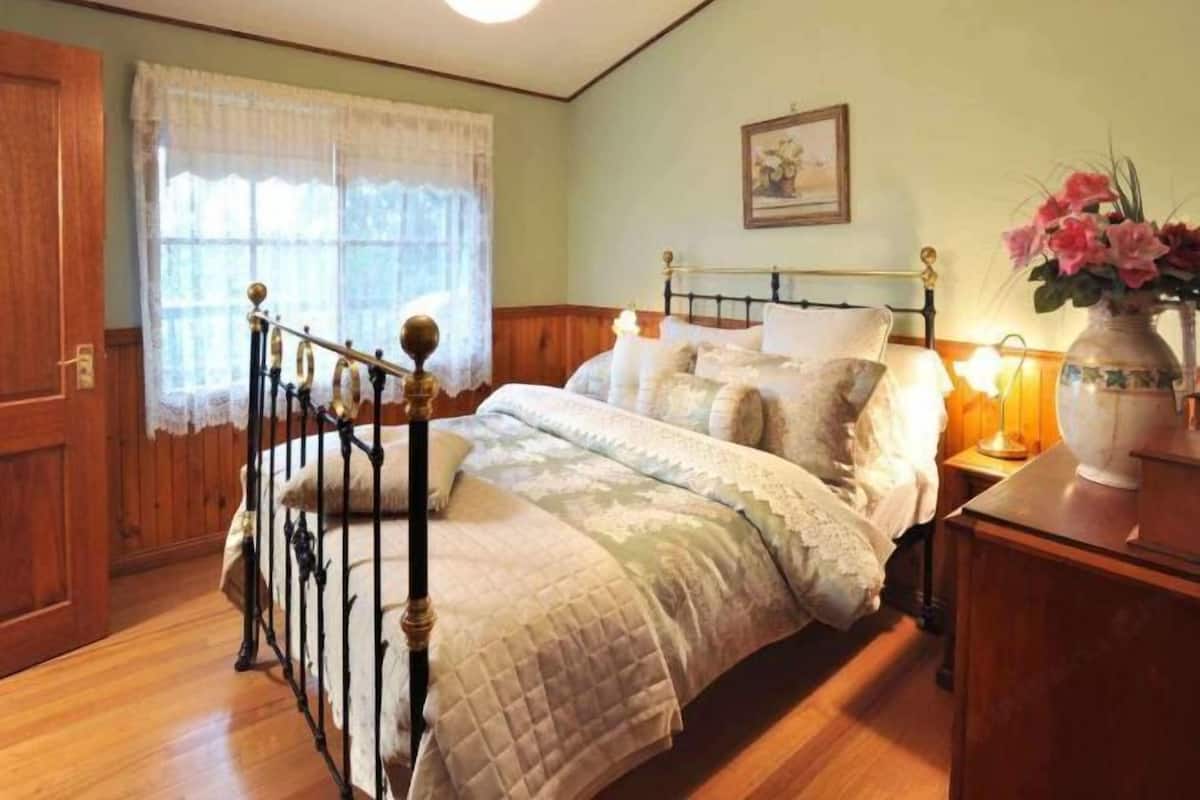 Cunas (de pago), wifi gratis, ropa de cama