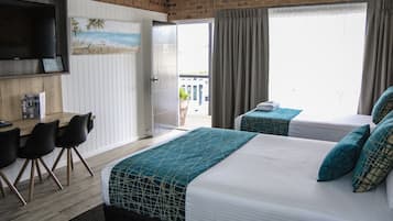 Deluxe-Zimmer, 1 Schlafzimmer | Schreibtisch, Bügeleisen/Bügelbrett, kostenloses WLAN, Bettwäsche