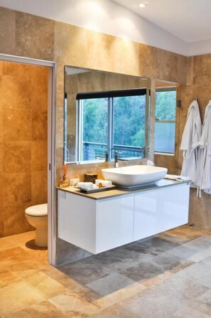Separate tub and shower, jetted tub, hair dryer, slippers