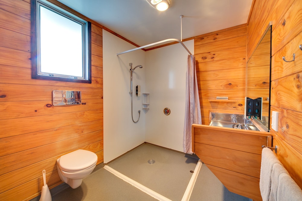 Wellington TOP 10 Holiday Park by null