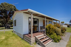 Quarto família, 2 quartos (2 Bedroom Motel - 4 Berth) | Wi-Fi de cortesia