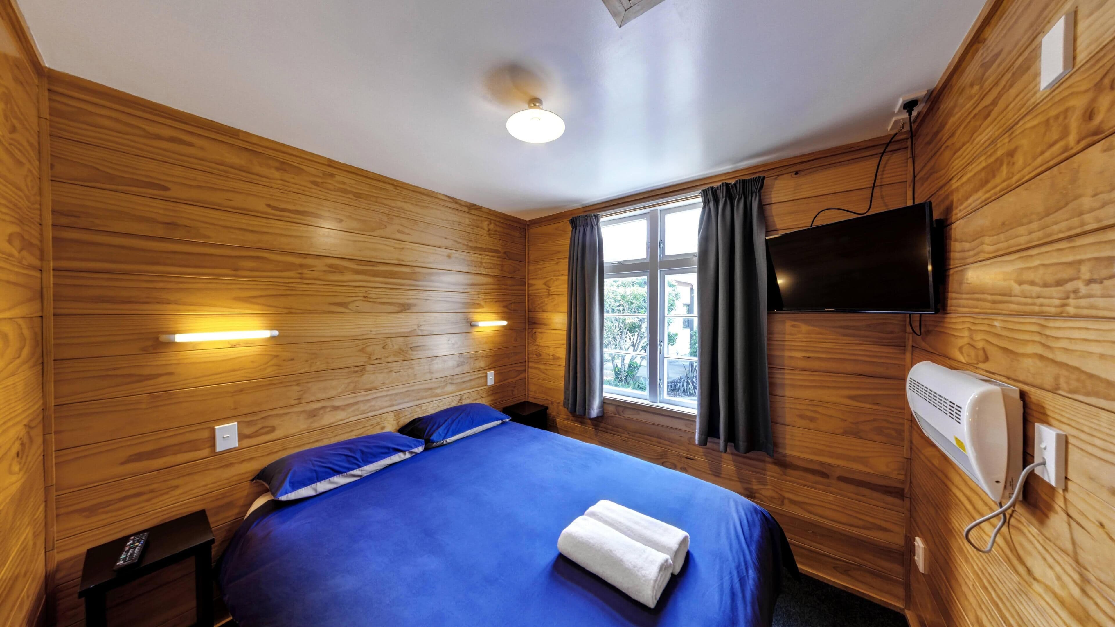 Kitchen Cabin - 2 Berth | Free WiFi
