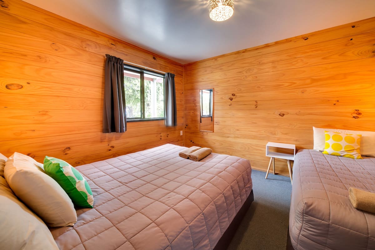 ルーム 2 ベッドルーム (2 Bedroom Motel - 6 Berth) | WiFi (無料)