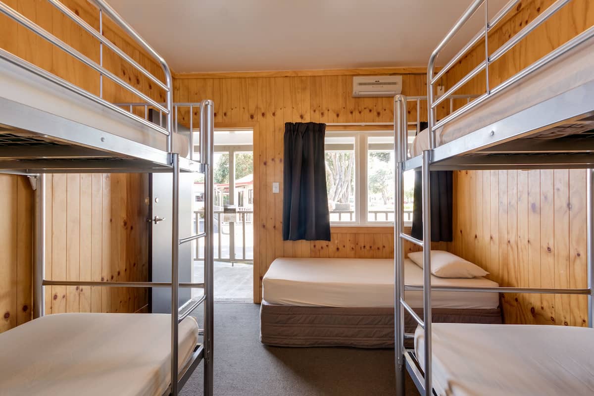 ベーシック キャビン (Bunk Cabin - 5 Berth ) | WiFi (無料)