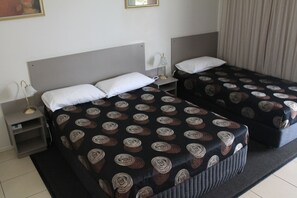Executive Studio, Non Smoking (Executive Queen  + Single) | Premium bedding, desk, soundproofing, iron/ironing board - Blackwater Motor Inn (Blackwater)