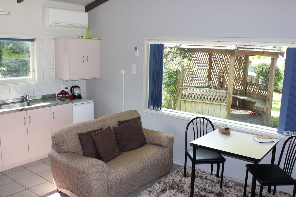 Studio, Lake View
