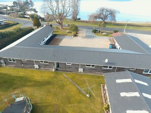 Garden - Jack & Di's Lakefront Motel (Rotorua)