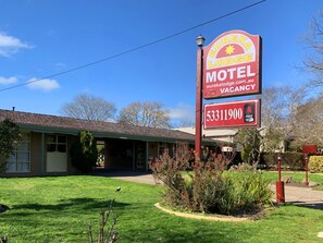Front of property - Eureka Lodge Motel (Ballarat East)