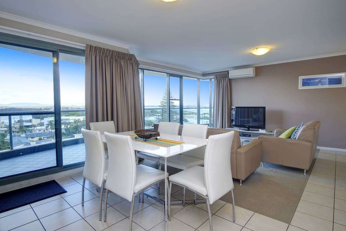Apartamento ejecutivo, 2 habitaciones, 2 baños, vistas al río | 1 dormitorio, decoración individual, wifi gratis y ropa de cama