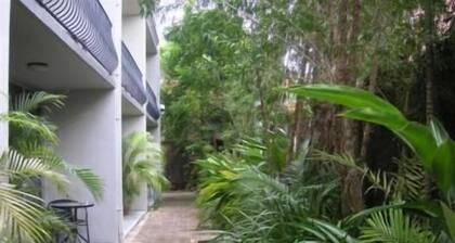 Cairns Holiday Lodge