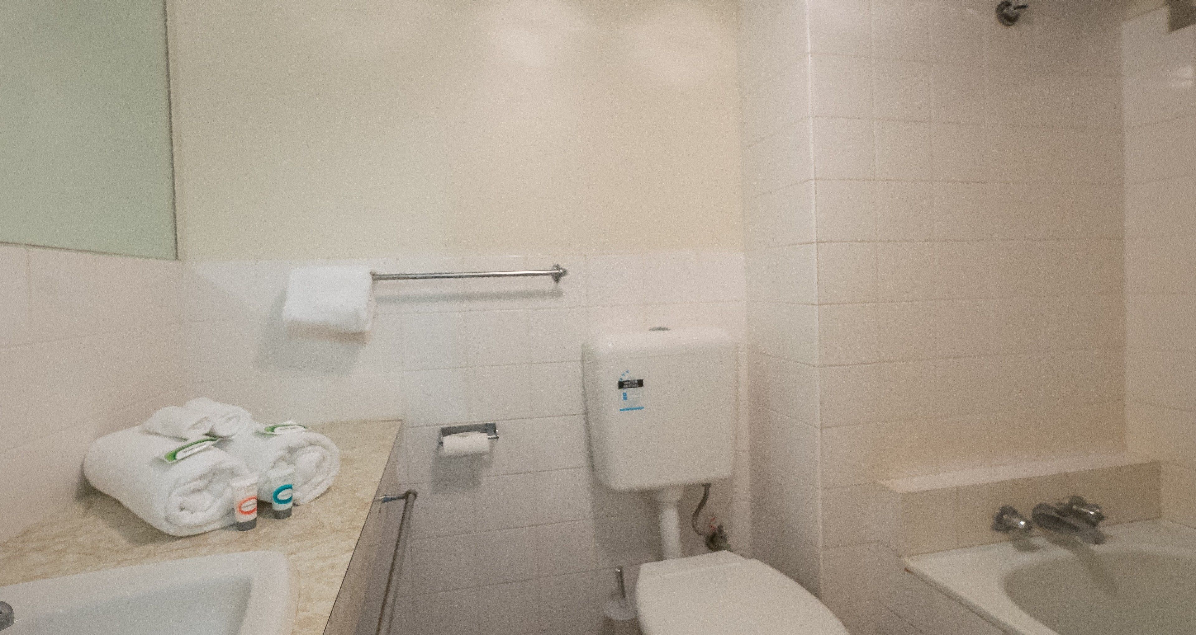studio (large studio 2 double beds) | bathroom | combined shower/bathtub, free toiletries, hair dryer, towels