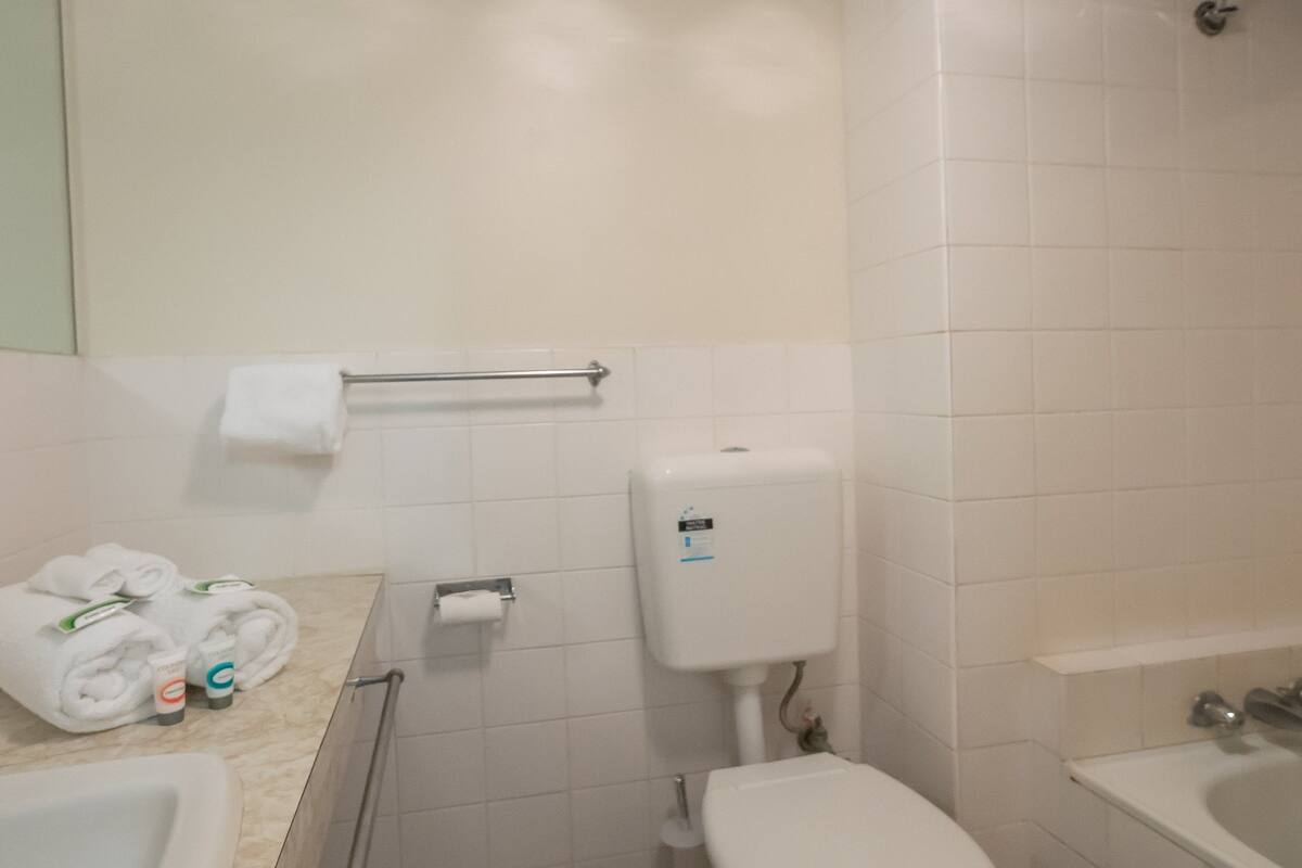 studio (large studio 2 double beds) | bathroom | combined shower/bathtub, free toiletries, hair dryer, towels