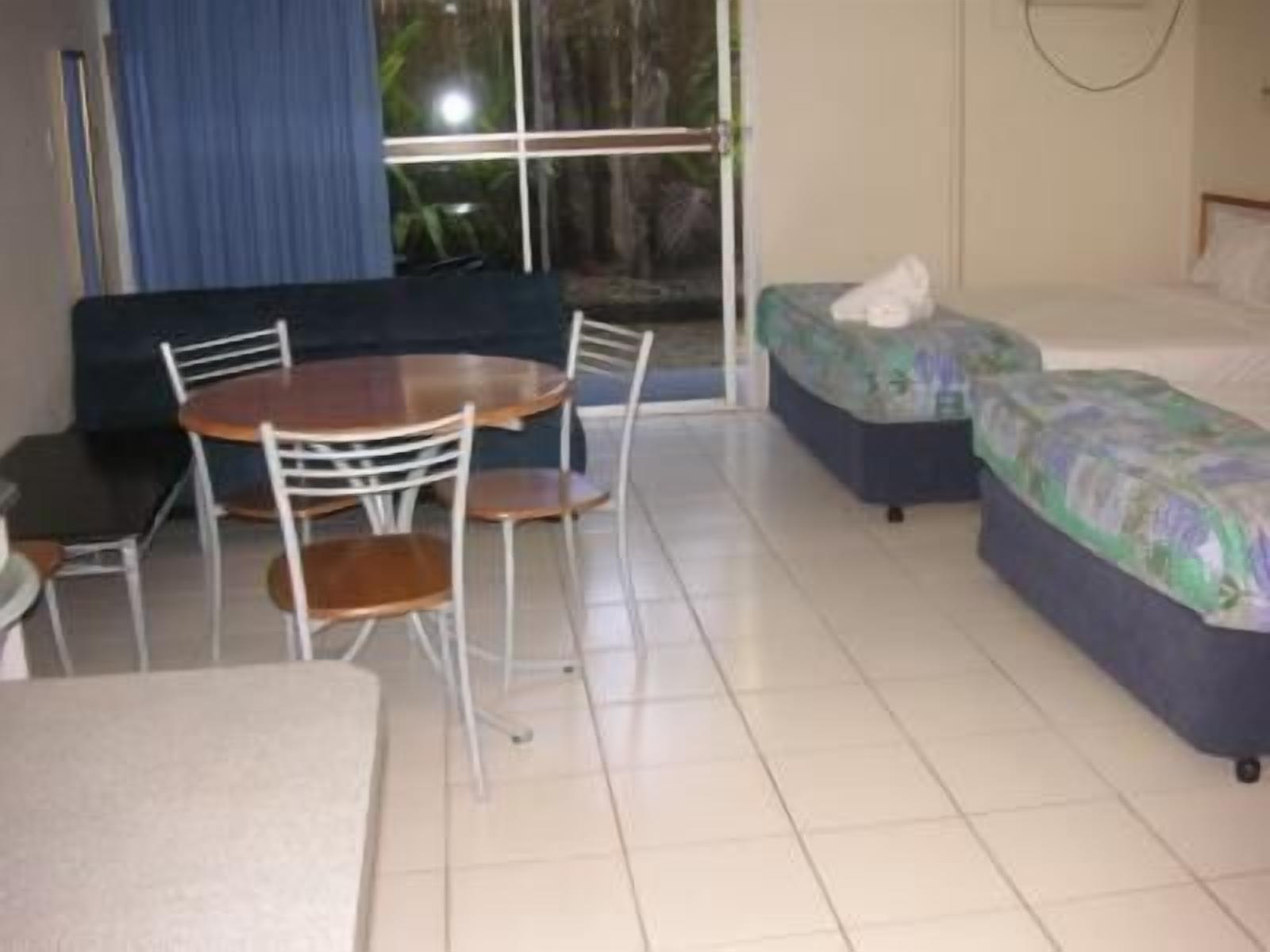 studio (large studio 2 double beds) | desk, iron/ironing board, rollaway beds, free wifi