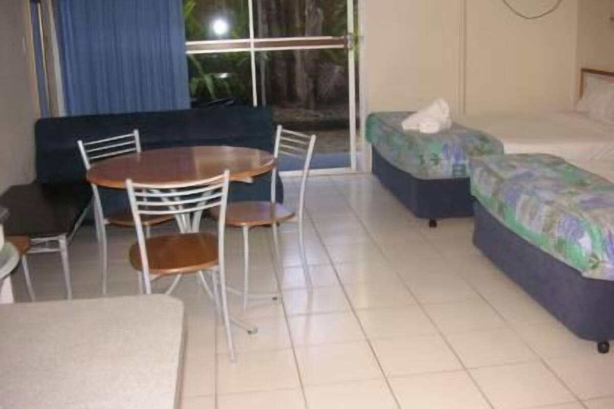 studio (large studio 2 double beds) | desk, iron/ironing board, rollaway beds, free wifi