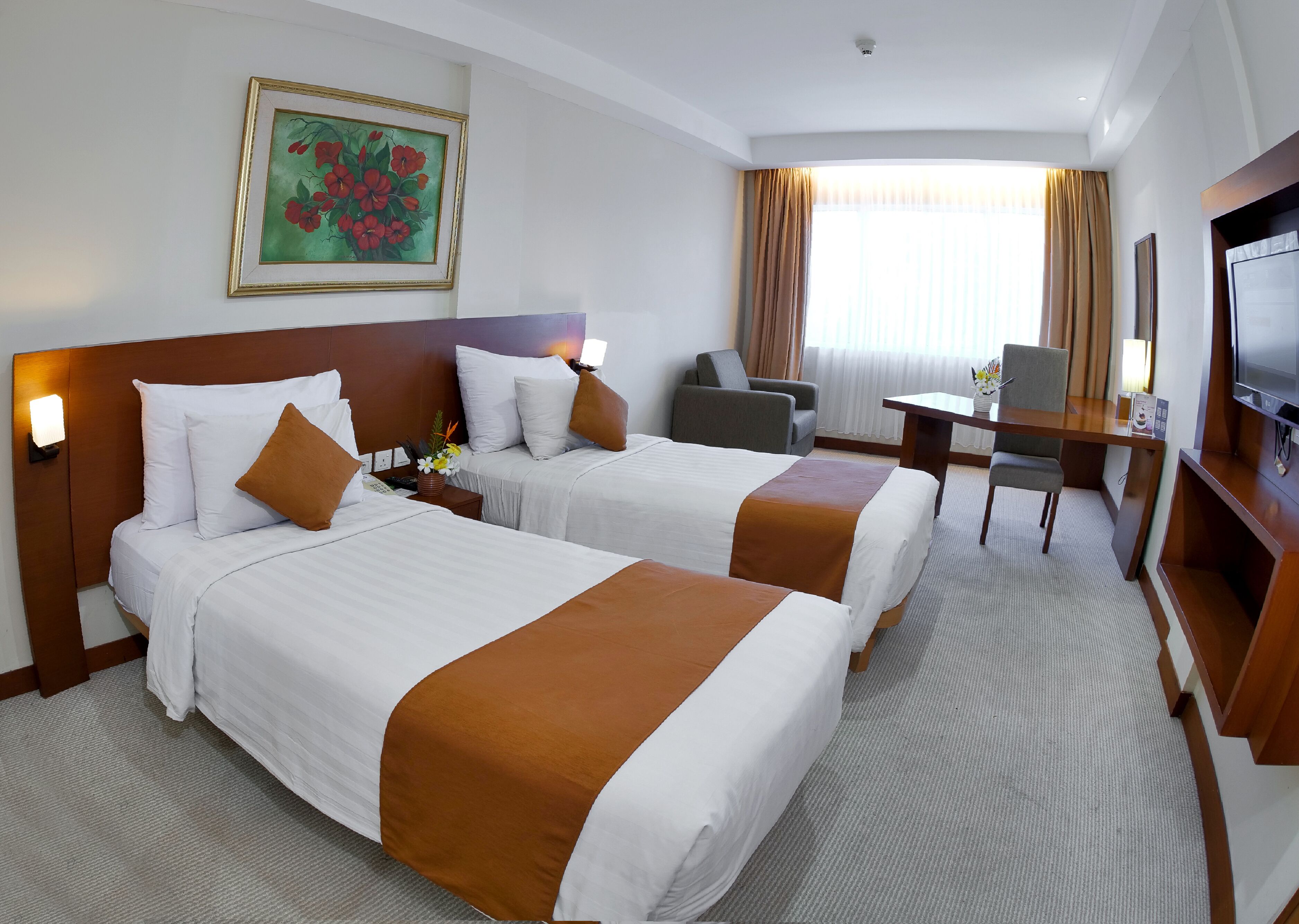 deluxe room | minibar, in-room safe, desk, iron/ironing board