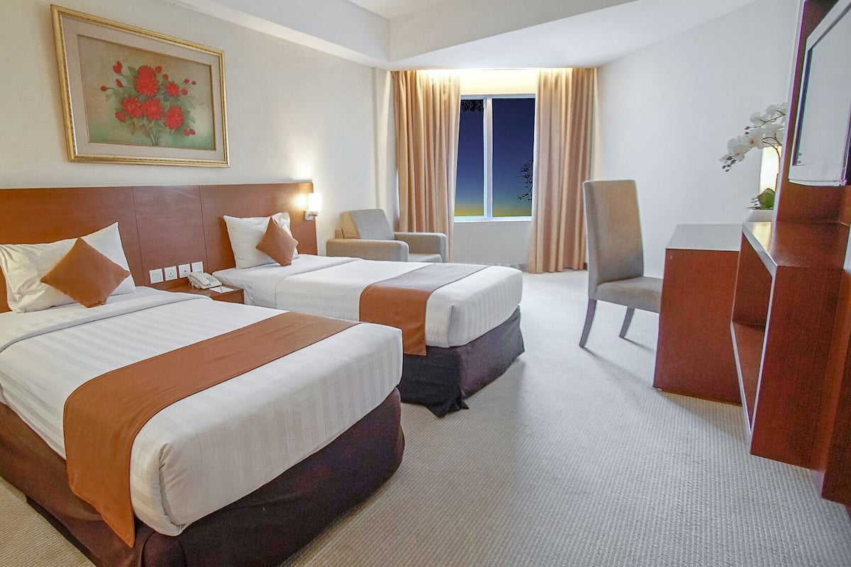 Minibar, in-room safe, iron/ironing board (on request), WiFi (free)