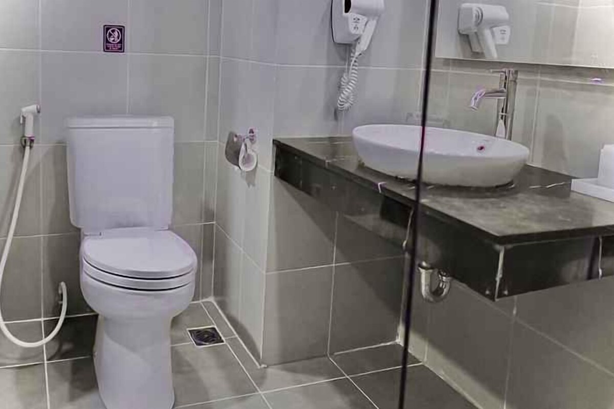Bathroom | Shower, free toiletries, slippers, towels