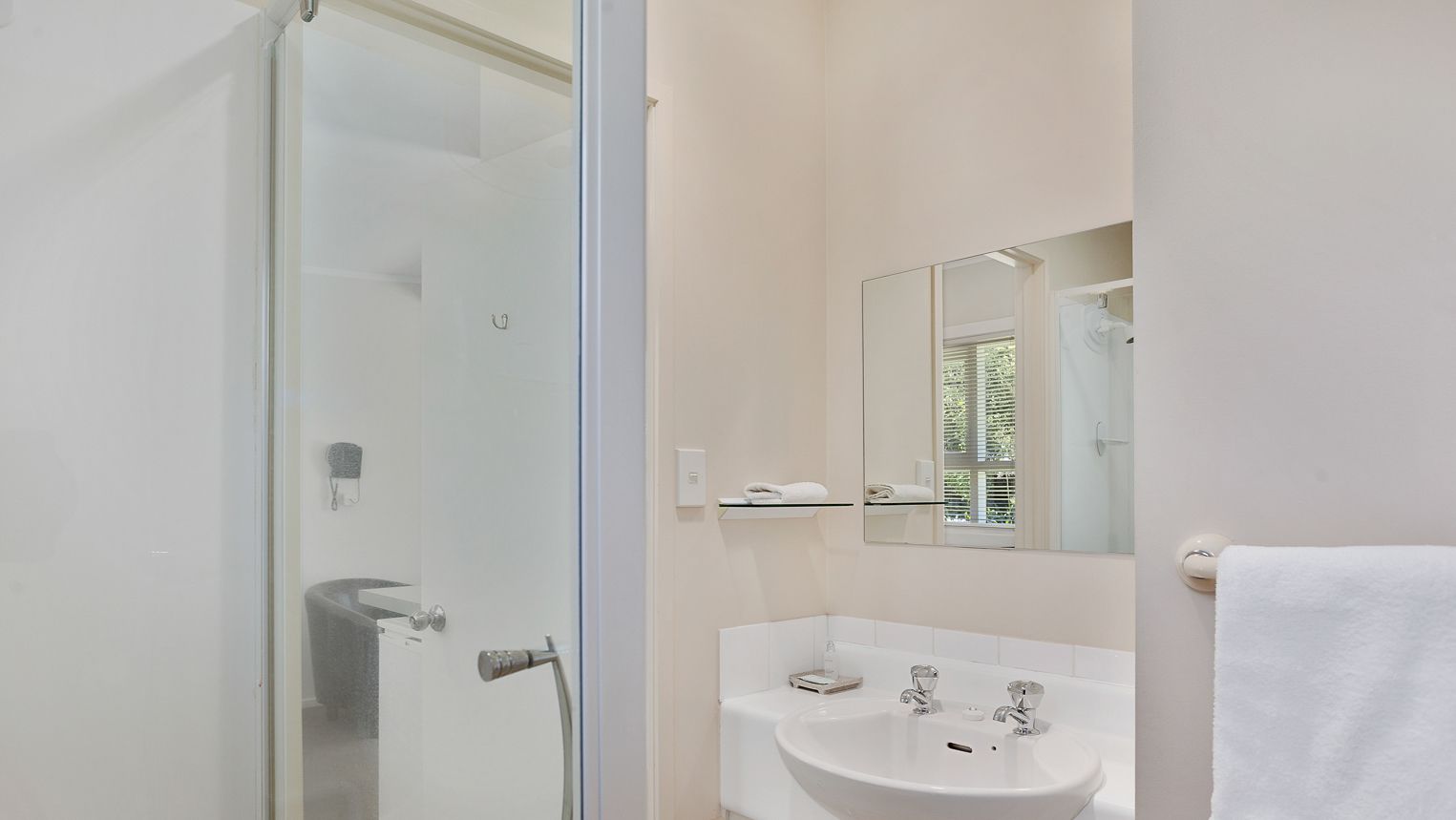 Standard Room, 1 Bedroom, Non Smoking, Kitchenette | Bathroom