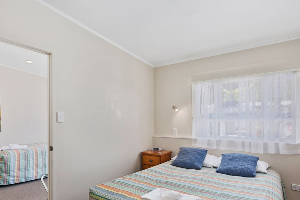 Habitación estándar, 1 habitación, para no fumadores, cocineta | Tabla de planchar con plancha, wifi gratis y ropa de cama