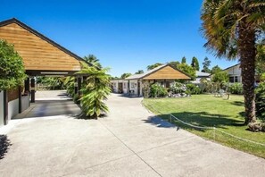 Property grounds - Amber Court Motel Whakatane (Whakatane)