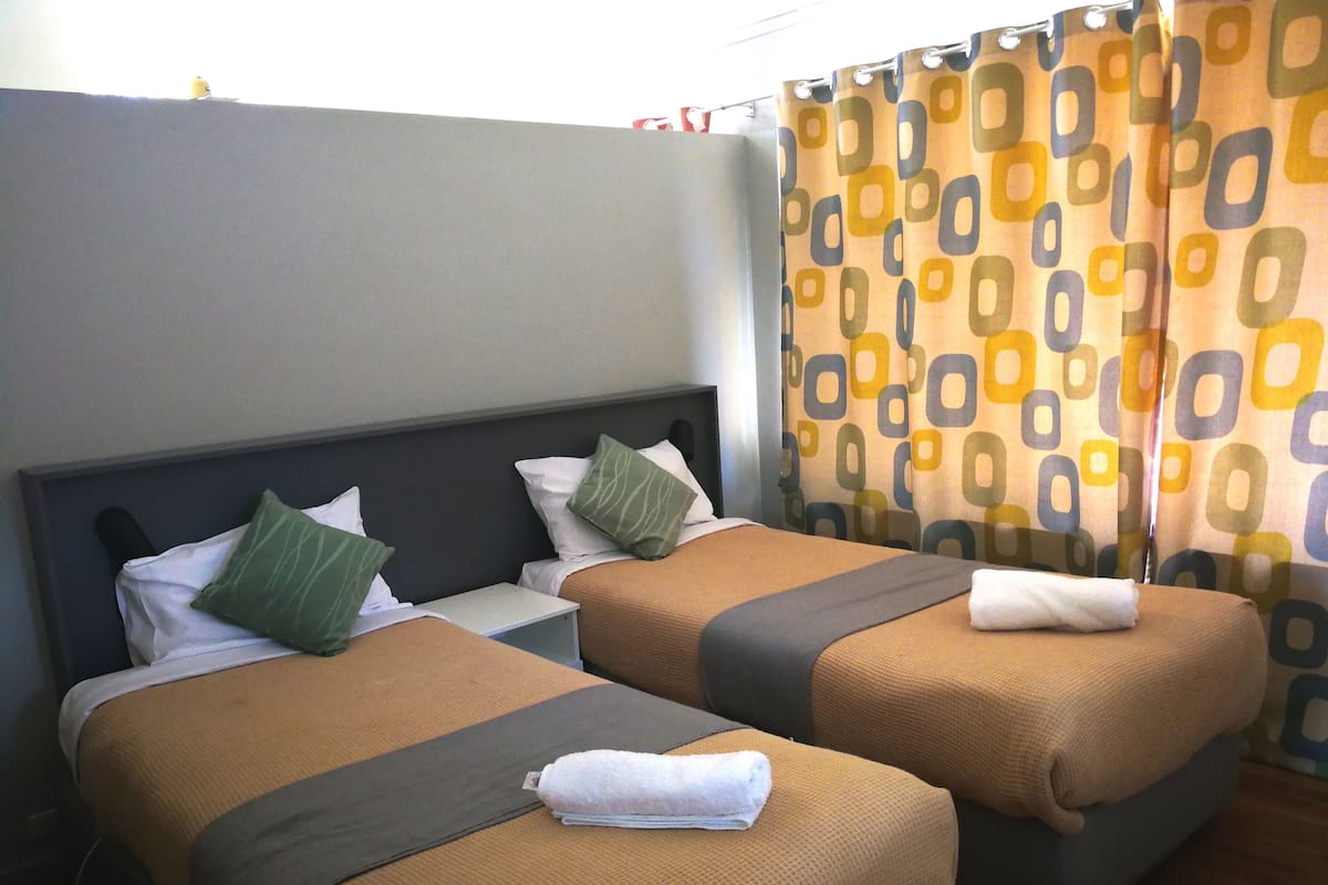 Standaard suite, 2 slaapkamers, niet-roken, keuken (Villa) | Een bureau, een strijkplank/strijkijzer, babybedden, gratis wifi