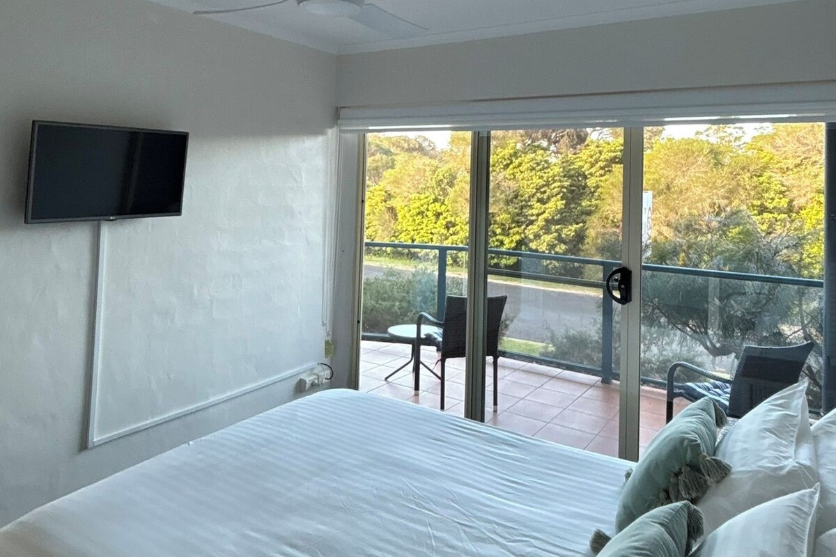 1 bedroom, soundproofing, iron/ironing board, free cots/infant beds