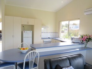 Standard Apartment, 2 Bedrooms, Non Smoking, Kitchen (/2BATH SPA - 3) | Private kitchen | Fridge, microwave, oven, stovetop - Bluewater Apartments Merimbula (Merimbula)