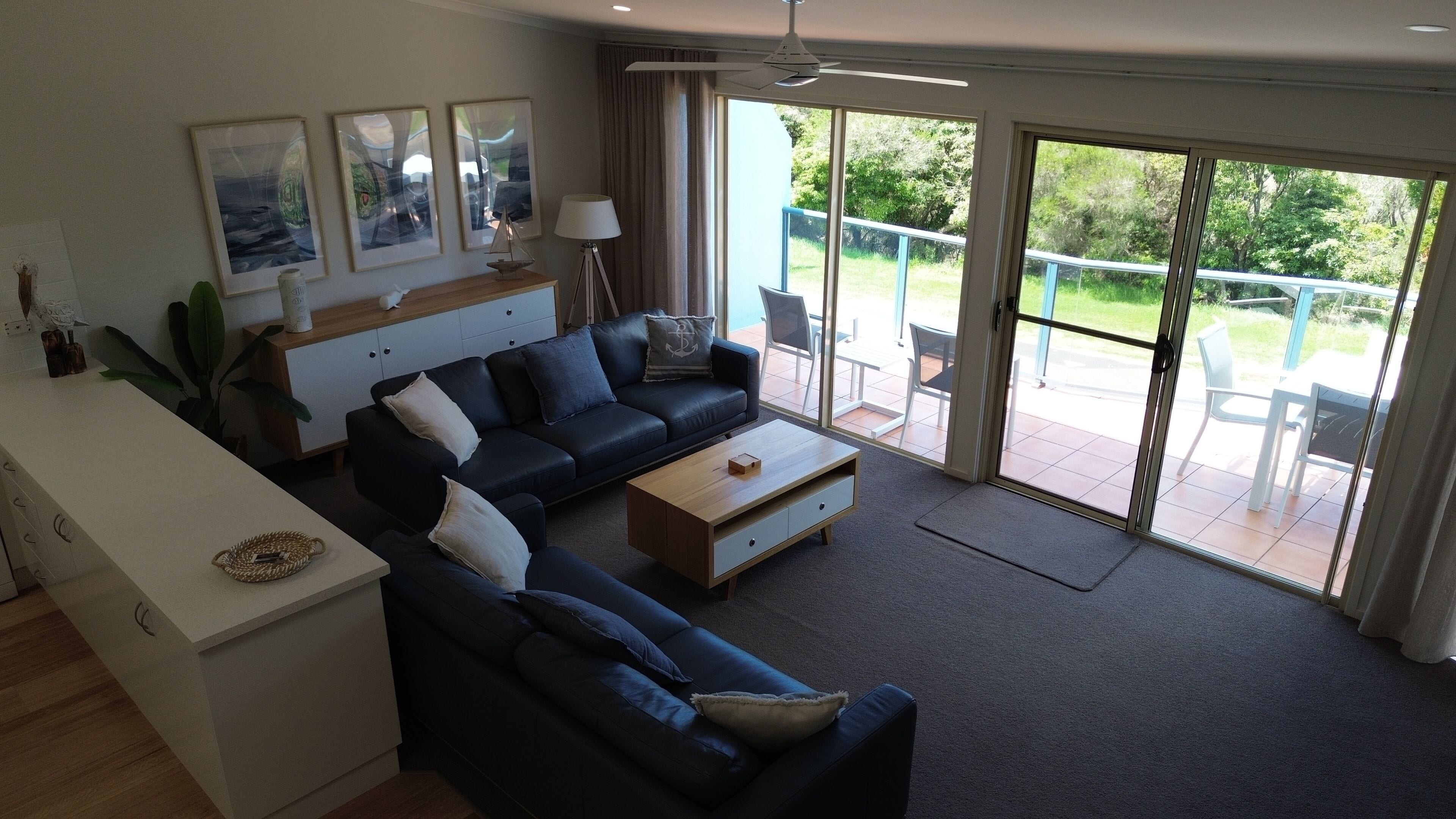 Apartment 6: Upstairs - 3 Bedrooms | Living area | 48-cm flat-screen TV with digital channels, plasma TV, Netflix