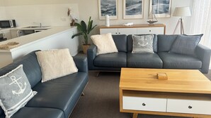 標準公寓, 多間臥室, 非吸煙房, 廚房 (3BR Luxury - SPA) | 客廳
