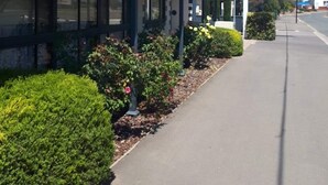 A motel with a sign indicating a vacancy.