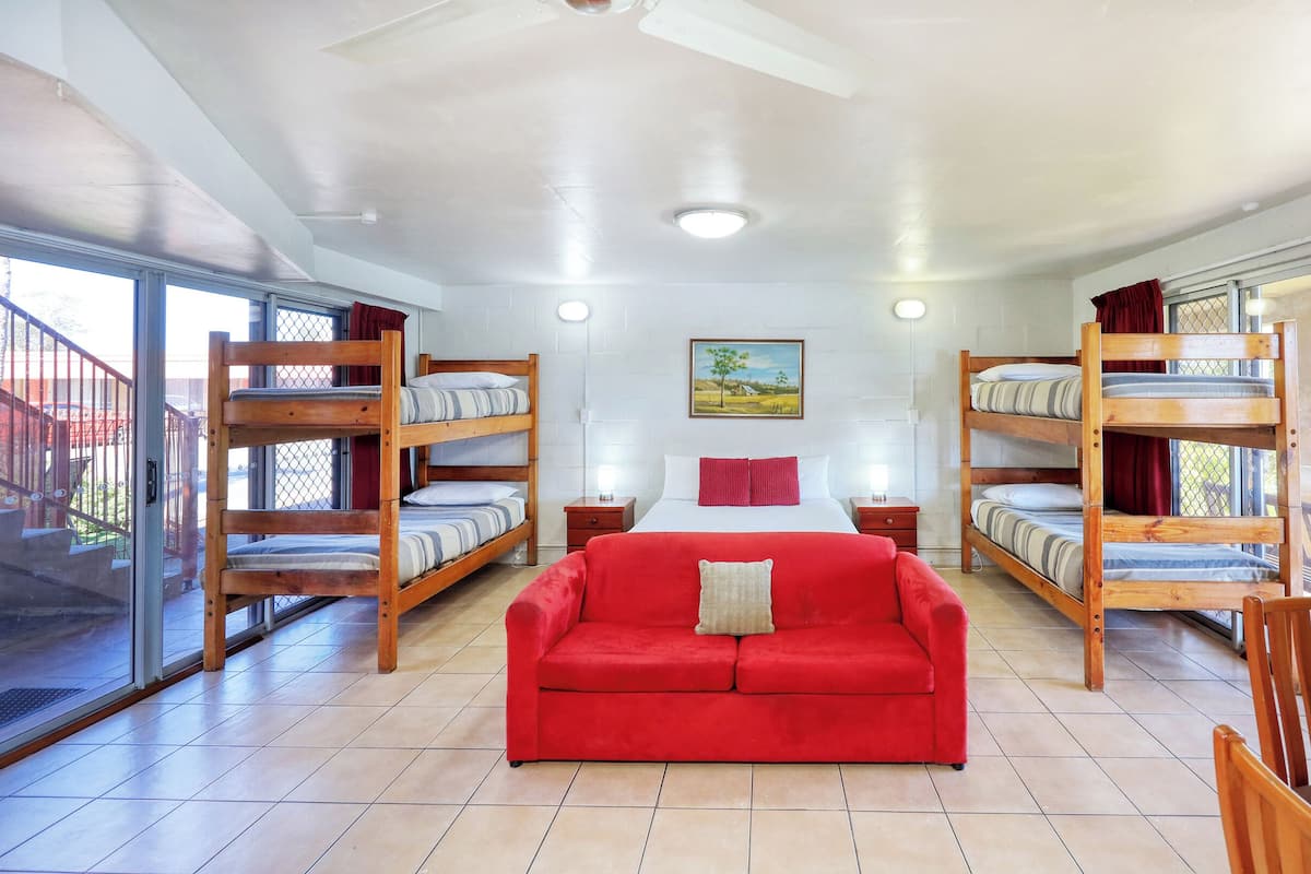Minibar, wifi gratis y ropa de cama