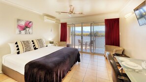 Phòng đôi (Waterfront) | Minibar, truy cập Internet không dây miễn phí, bộ trải giường 