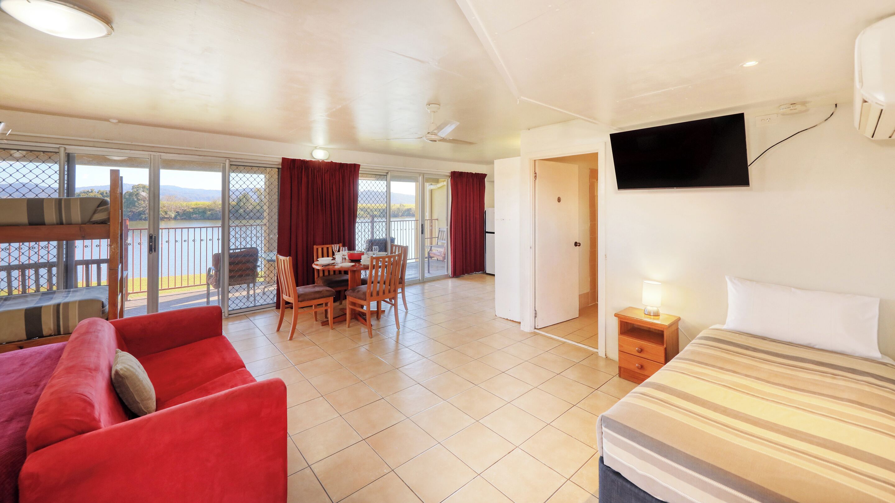 Chambre Familiale (Waterfront) | Coin séjour