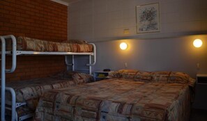 1 habitación, minibar, wifi gratis y ropa de cama