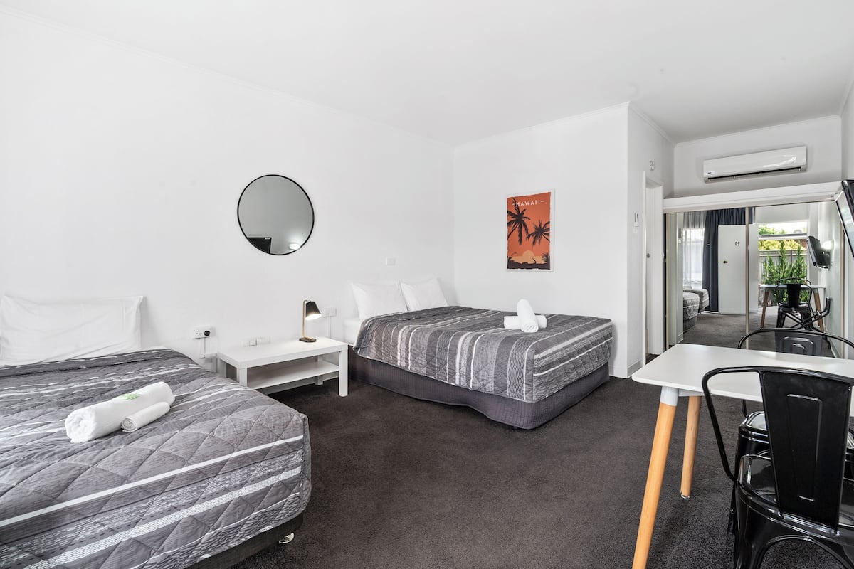 Standard Room, Multiple Beds, Non Smoking