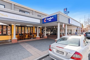 A Comfort Inn hotel with a cafe and restaurant adjacent to it.