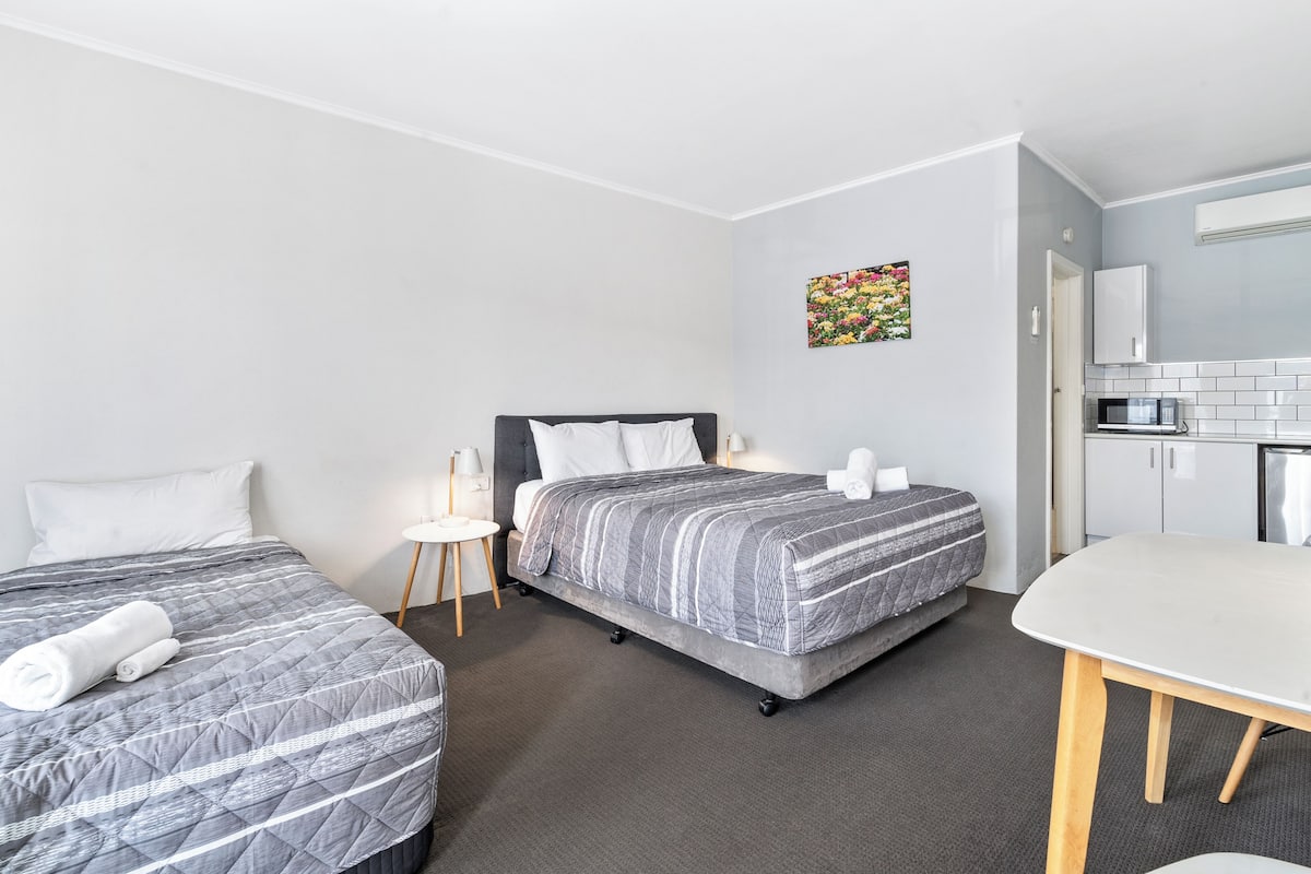 Room, Multiple Beds, Non Smoking