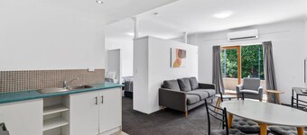 คอมฟอร์ตอินน์ คอมโมดอร์ ออลบูรี