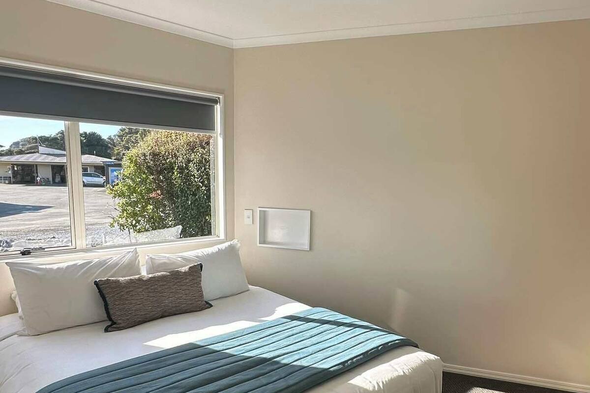 Iron/ironing board (on request), WiFi (free)
