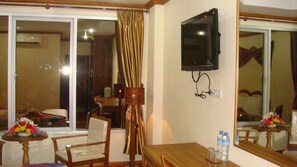 32 インチの液晶テレビ (ケーブル放送視聴可)、テレビ