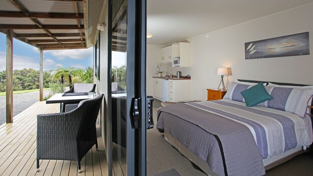 Standard Studio, Non Smoking, Kitchenette (Tui Cottage) | Private kitchenette | Fridge, microwave, electric kettle, toaster - Auckland Country Cottages (Clevedon)