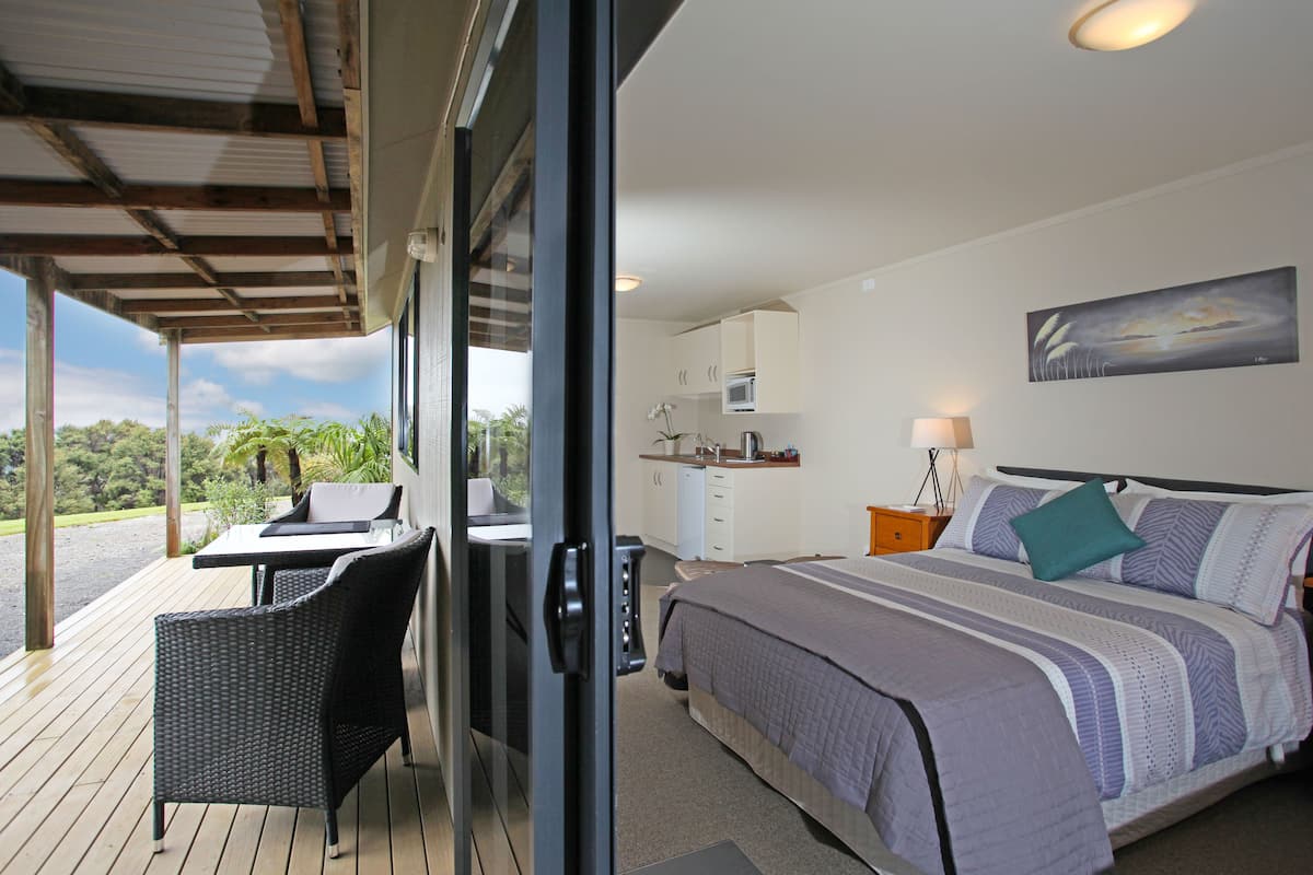 Standard Studio, Non Smoking, Kitchenette (Tui Cottage) | Private kitchenette | Fridge, microwave, electric kettle, toaster