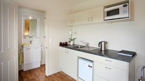 Standard Room, Kitchenette (Fantail Cottage) | Private kitchenette | Fridge, microwave, electric kettle, toaster - Auckland Country Cottages (Clevedon)